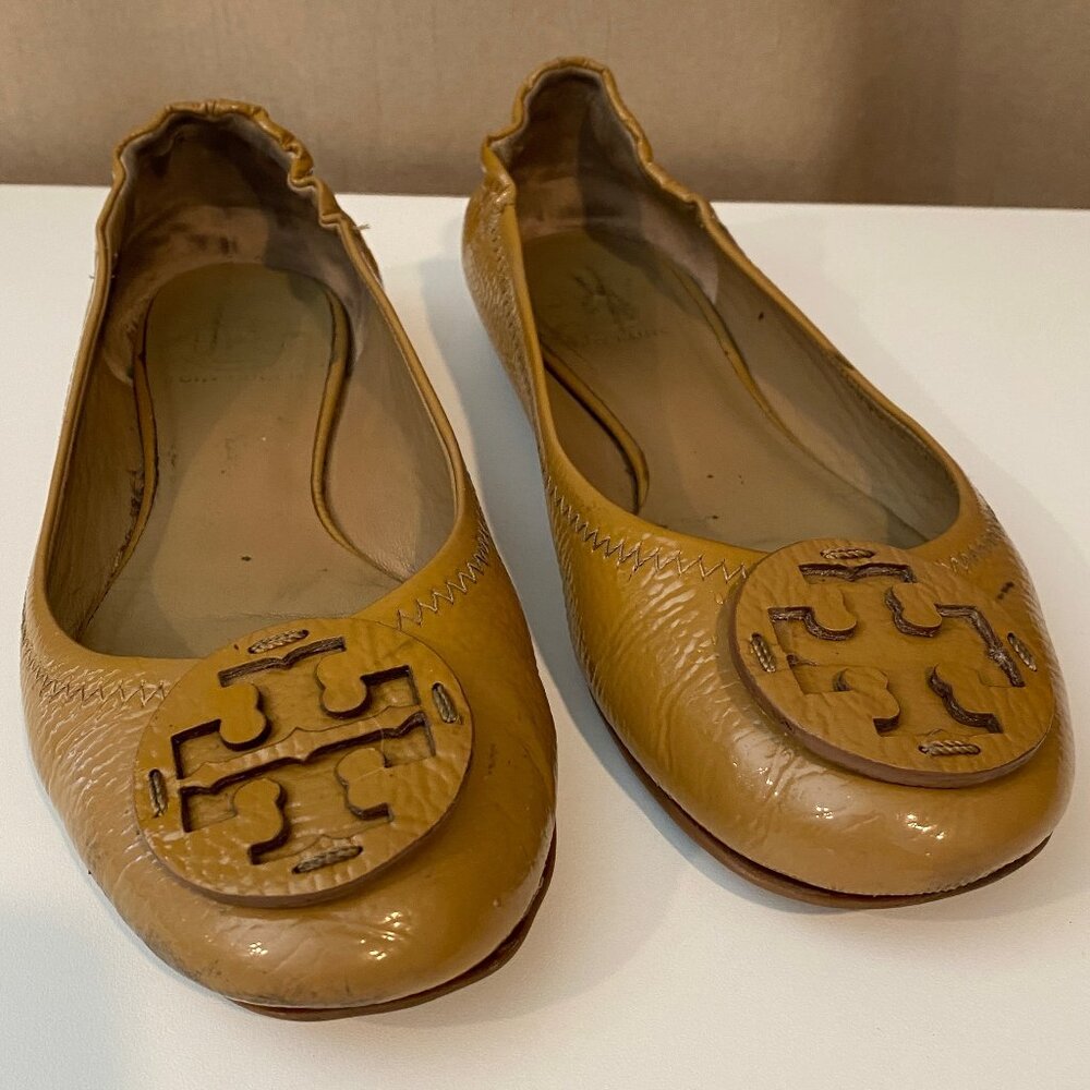 Tory Burch Camel Patent Leather Flats‎ Slip-On Shoes Sz 7.5 Imperfect